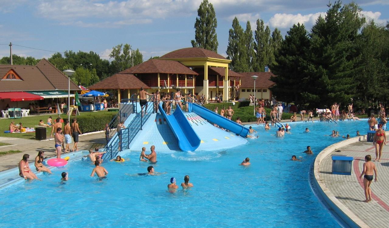 CSEVI Apartmanház Mezőkövesd Exterior foto